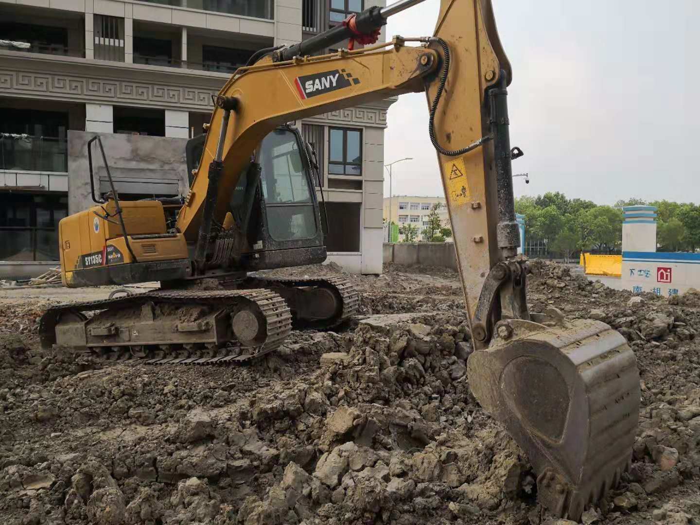 挖机收大臂异响.jpg 挖机收大臂异响.jpg