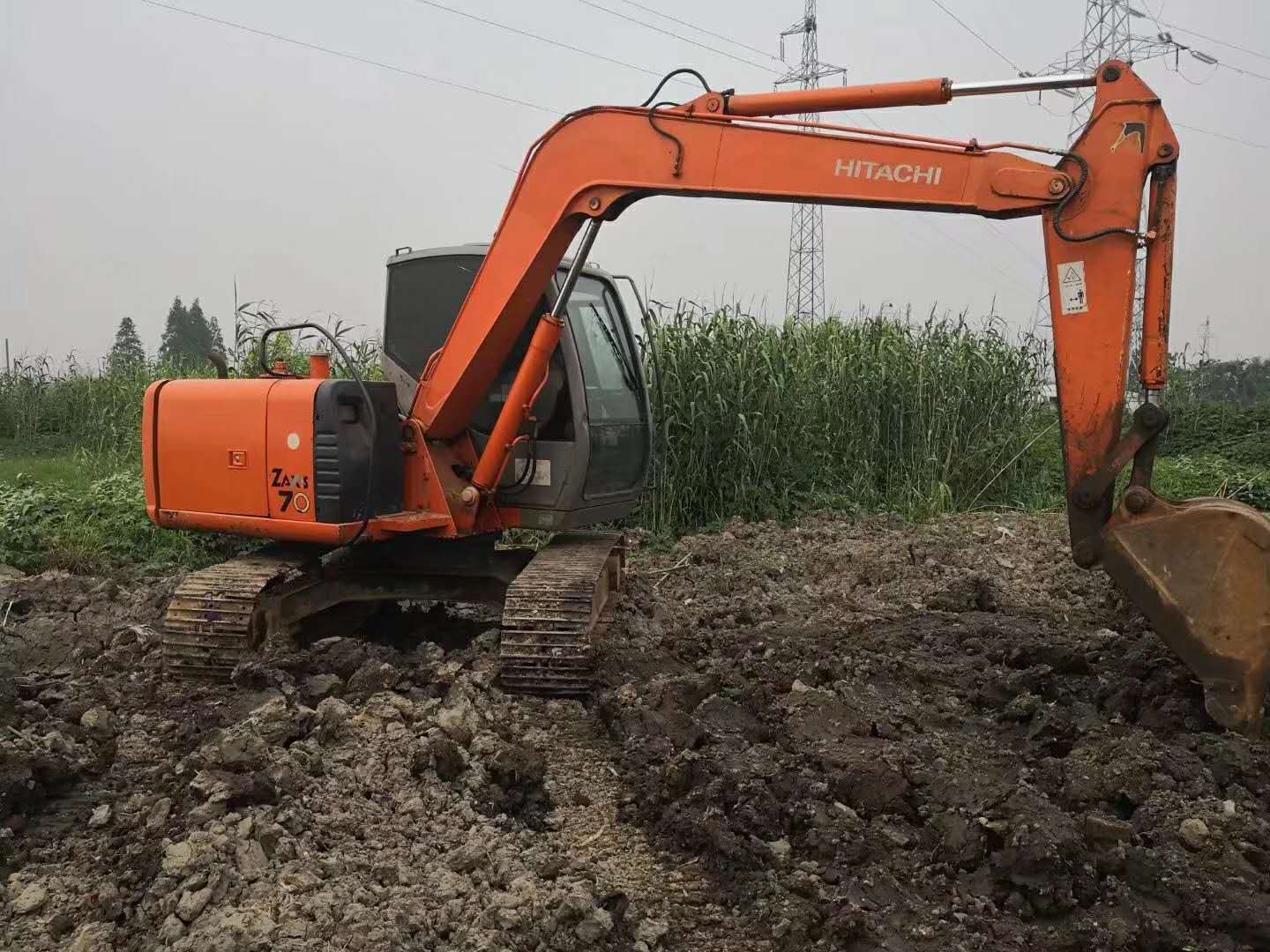 液压挖掘机工作.jpg 液压挖掘机工作.jpg