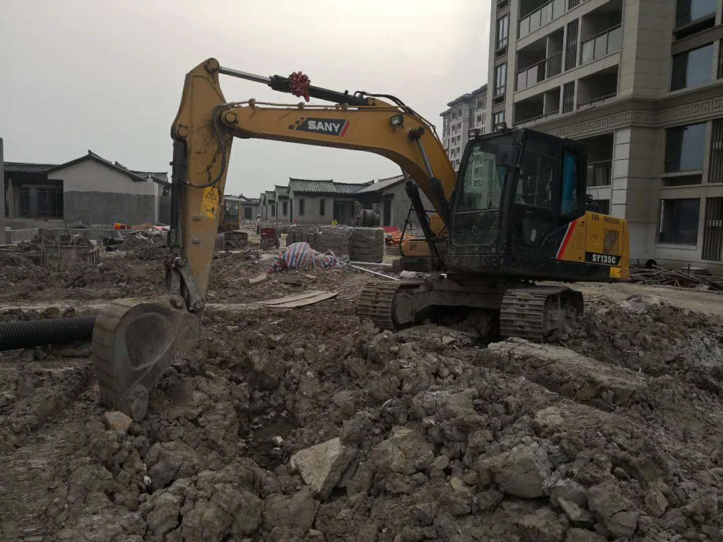 挖掘机的应用范围.jpg 挖掘机的应用范围.jpg