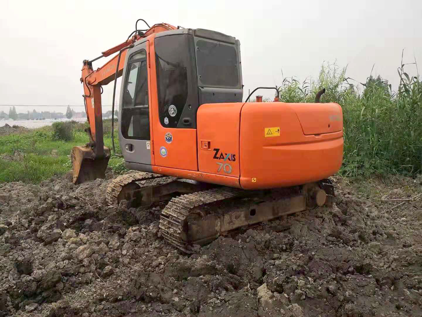 夏季挖掘机降温的方法.jpg 夏季挖掘机降温的方法.jpg