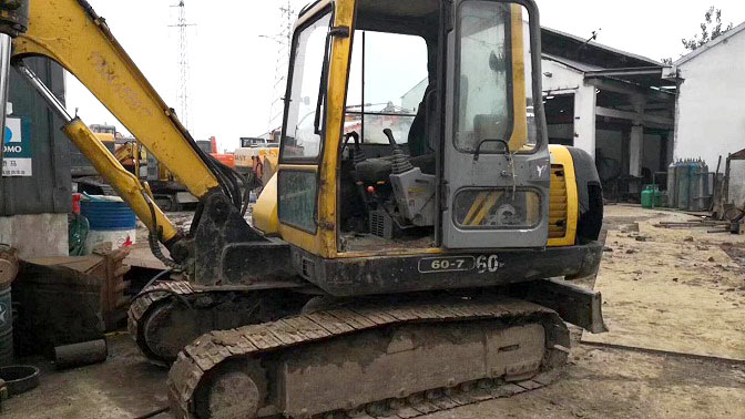 小型挖掘机设备.jpg 小型挖掘机设备.jpg