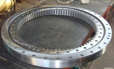 修理挖掘机.jpg 修理挖掘机.jpg