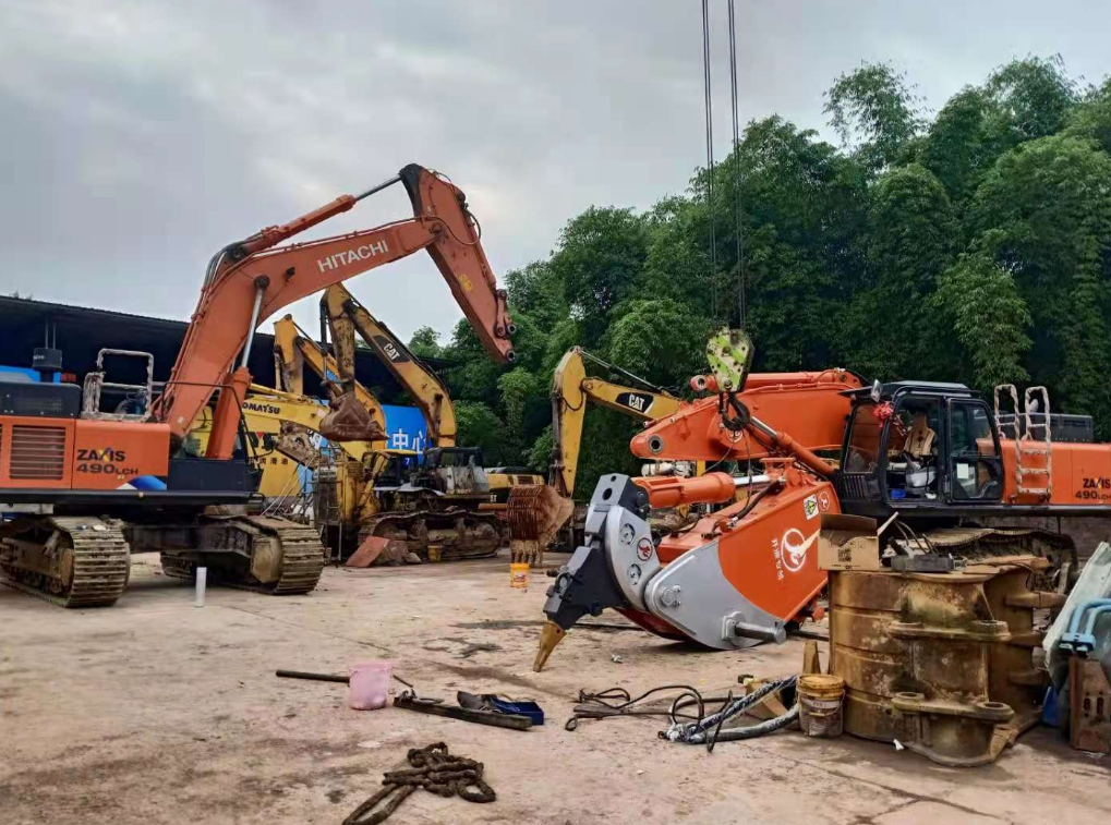 1697626745943076.png 修理挖掘机.png