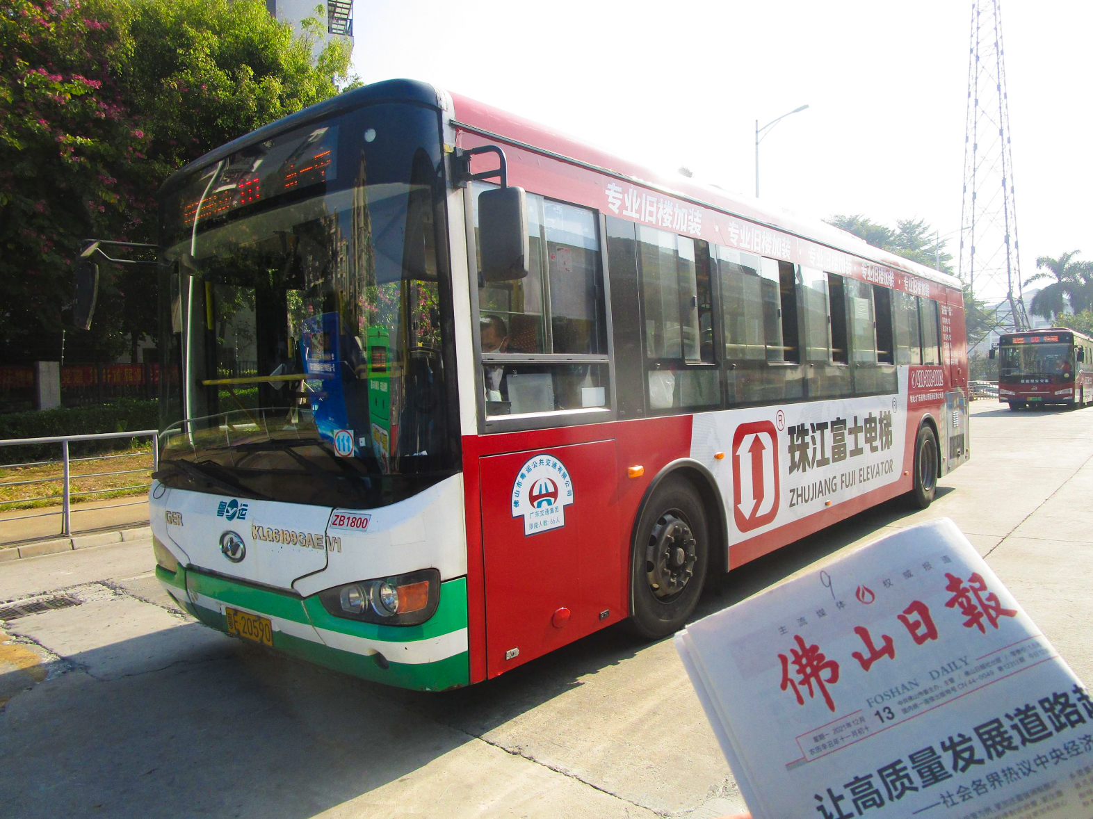 公交车4.jpg 公交车4.jpg